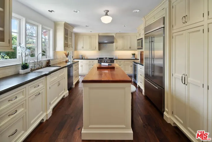 1308 San Vicente Boulevard, Santa Monica, California 90402