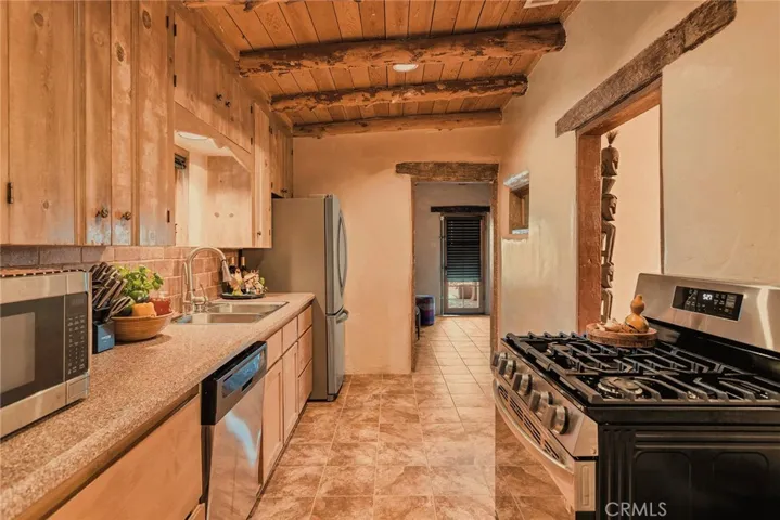 6668 Manzanita Avenue, 29 Palms, California 92277
