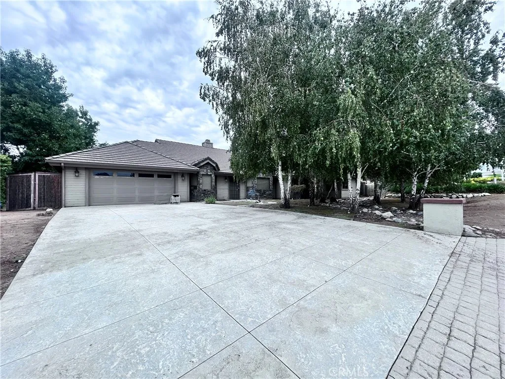 13054 Oak Crest Drive, Yucaipa, California 92399 home-pic-1