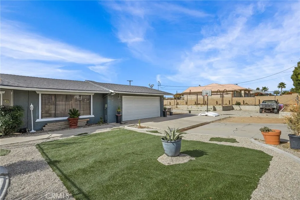 13288 13288 Choco Road, Apple Valley, California 92308 home-pic-7