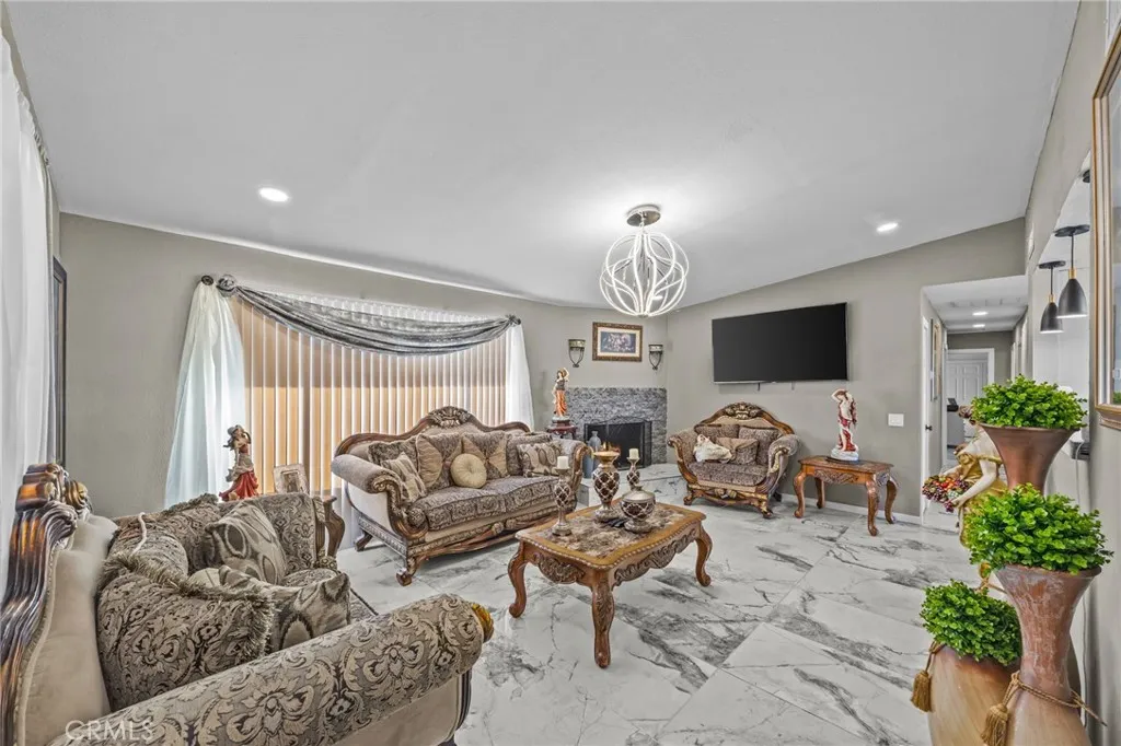 13288 13288 Choco Road, Apple Valley, California 92308 home-pic-13