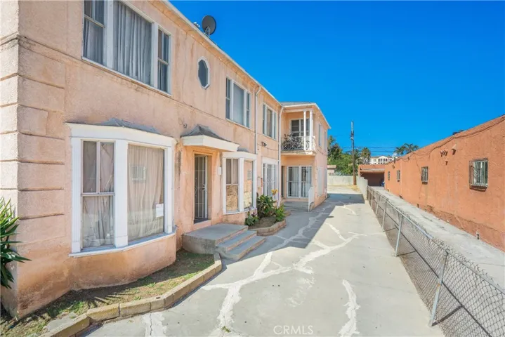 6027 10th Avenue, Los Angeles, California 90043