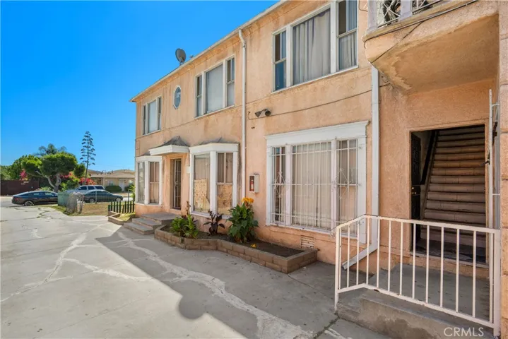 6027 10th Avenue, Los Angeles, California 90043