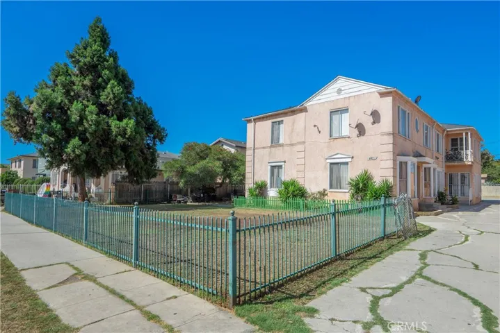 6027 10th Avenue, Los Angeles, California 90043