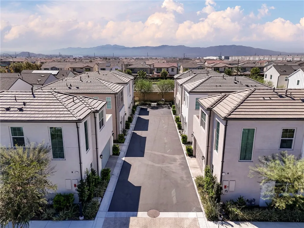 2476 E Encanto Paseo, Ontario, California 91762 home-pic-32