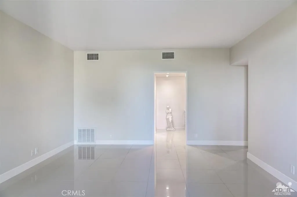 BEDROOM 1(PRIMARY)