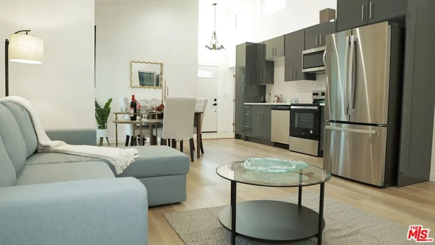 4524 Mammoth Ave., Sherman Oaks, California 91423