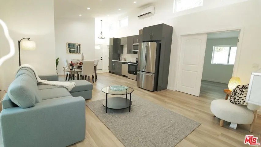 4524 Mammoth Ave., Sherman Oaks, California 91423