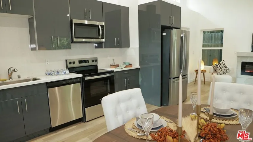 4524 Mammoth Ave., Sherman Oaks, California 91423