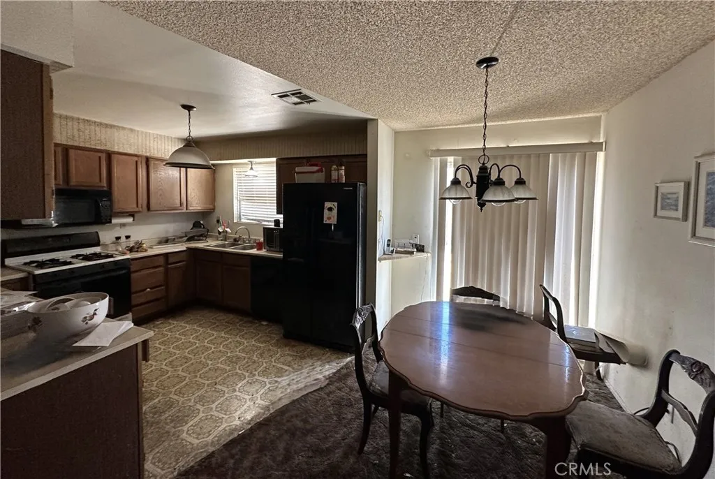 20489 20489 Wren, Apple Valley, California 92308 home-pic-3