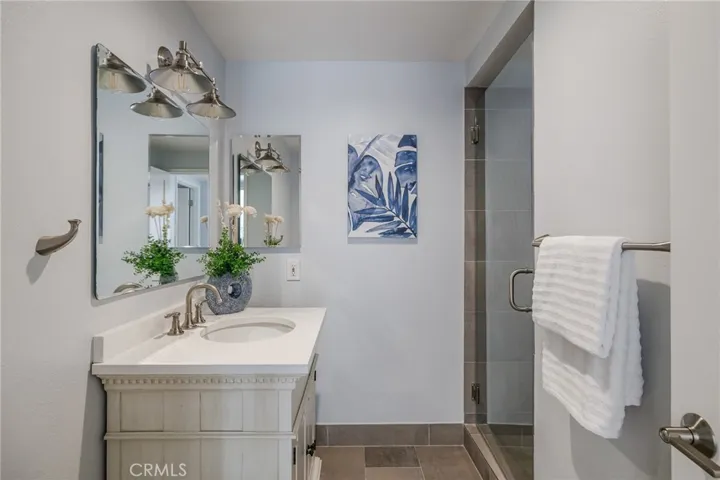 1st Floor bath with shower