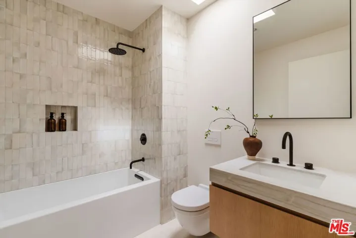 740 Amoroso Court, Venice, California 90291