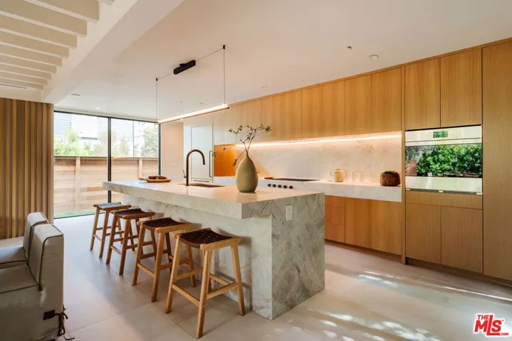 740 Amoroso Court, Venice, California 90291