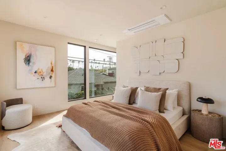 740 Amoroso Court, Venice, California 90291