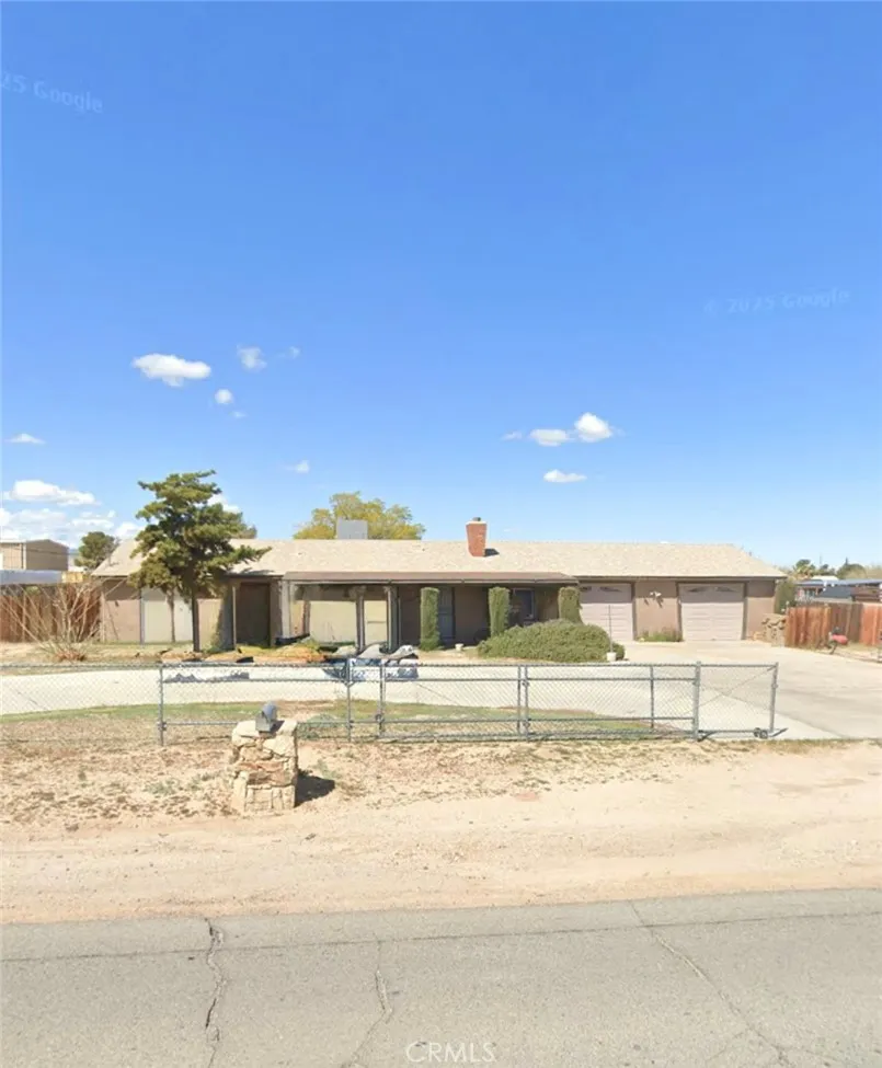 11516 11516 Oakwood Avenue, Hesperia, California 92345 home-pic-1
