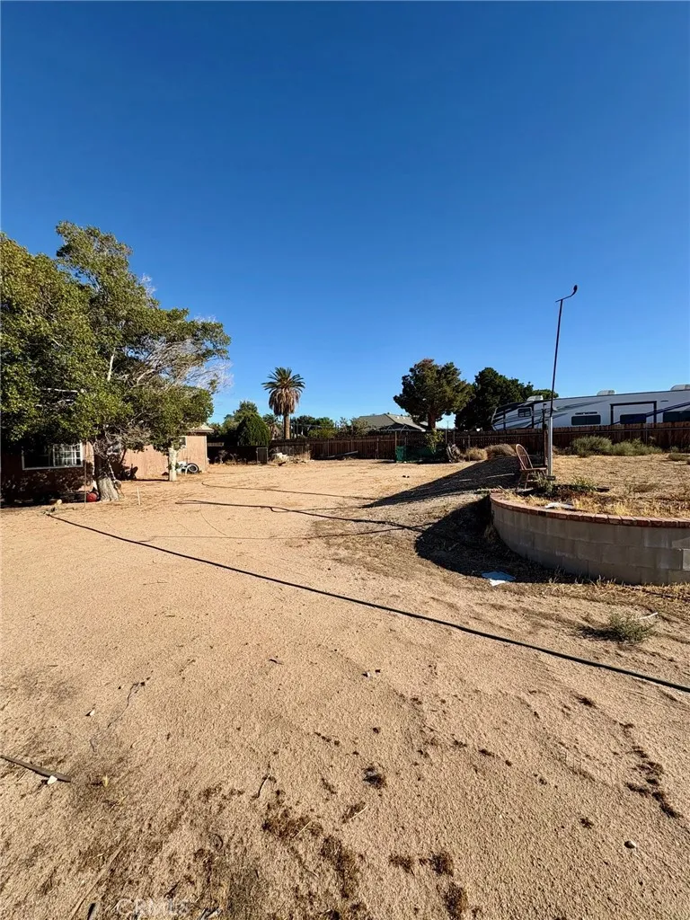11516 11516 Oakwood Avenue, Hesperia, California 92345 home-pic-19