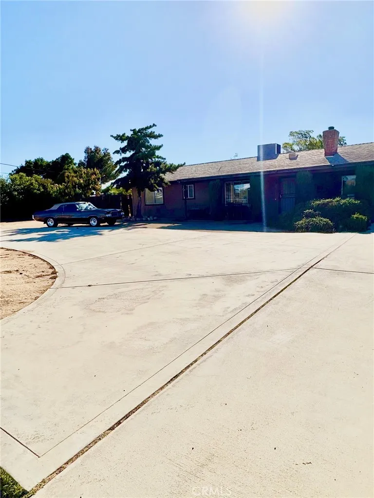 11516 11516 Oakwood Avenue, Hesperia, California 92345 home-pic-0