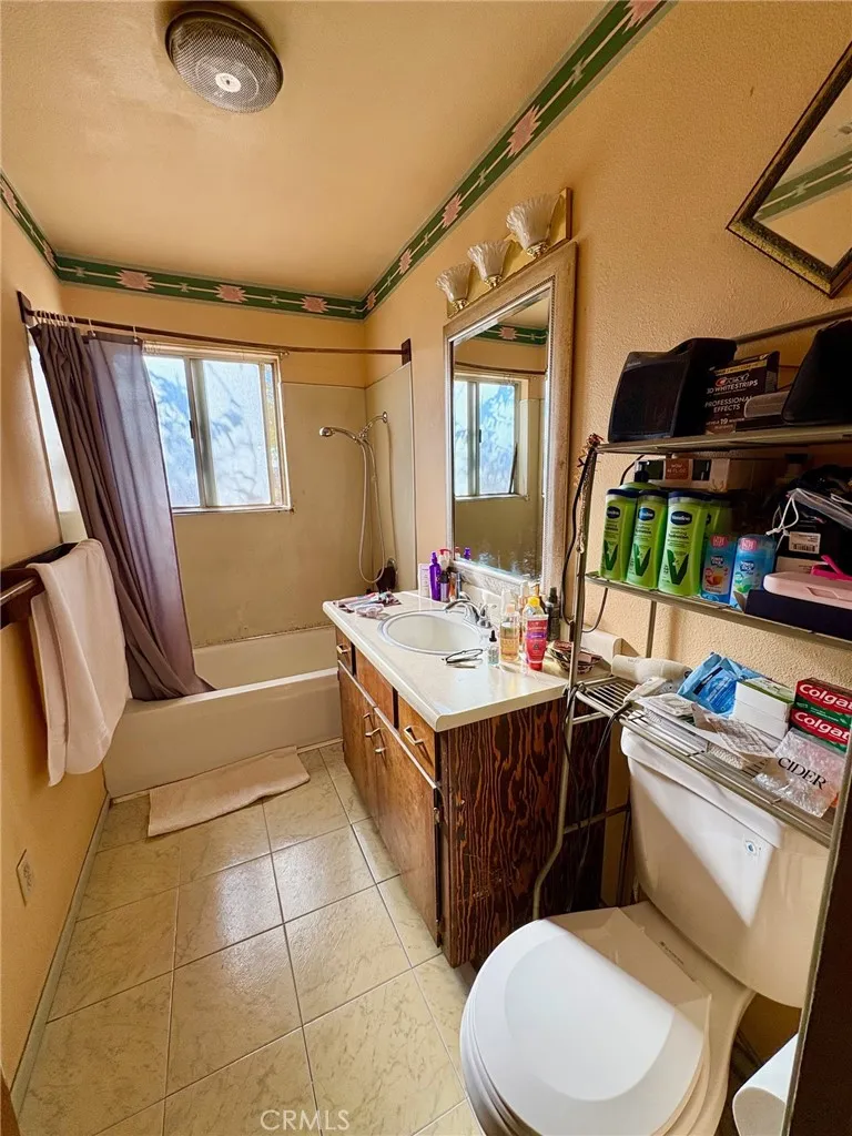 11516 11516 Oakwood Avenue, Hesperia, California 92345 home-pic-9