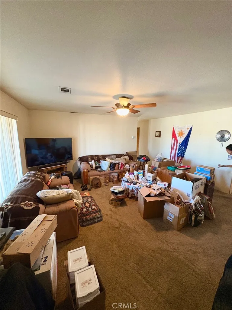 11516 11516 Oakwood Avenue, Hesperia, California 92345 home-pic-6