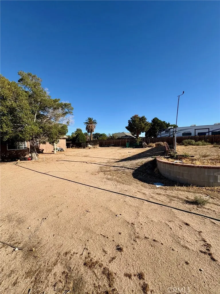 11516 11516 Oakwood Avenue, Hesperia, California 92345 home-pic-21