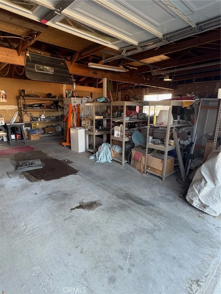 11516 11516 Oakwood Avenue, Hesperia, California 92345 home-pic-24