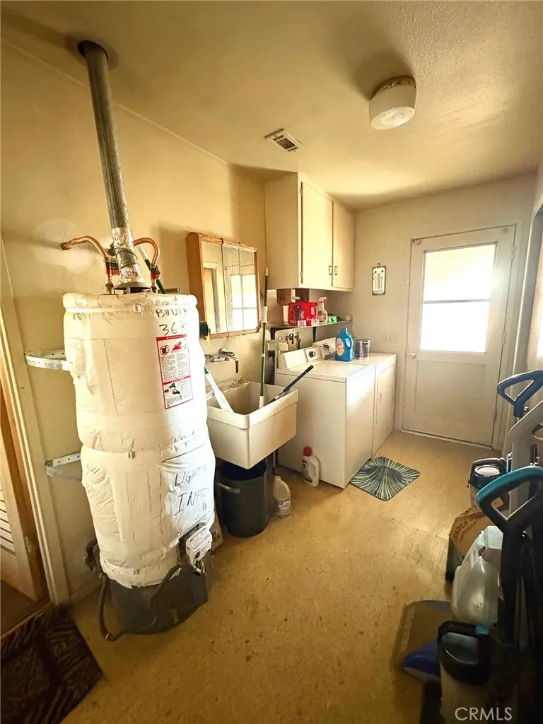 11516 11516 Oakwood Avenue, Hesperia, California 92345 home-pic-11