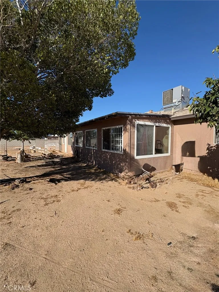 11516 11516 Oakwood Avenue, Hesperia, California 92345 home-pic-18