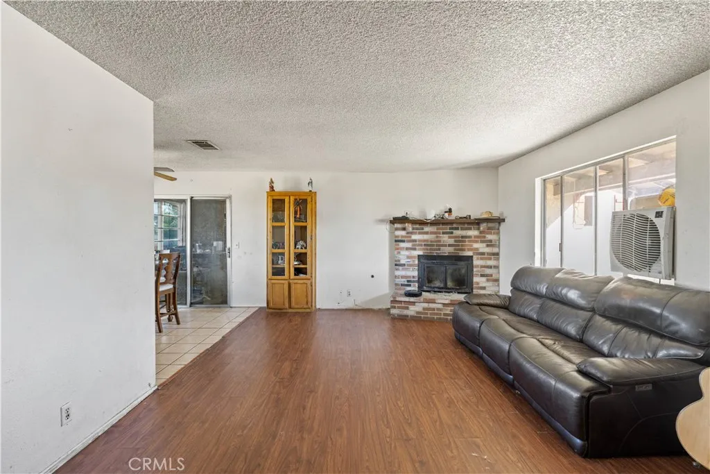 18548 Main Street, Hesperia, California 92345 home-pic-3