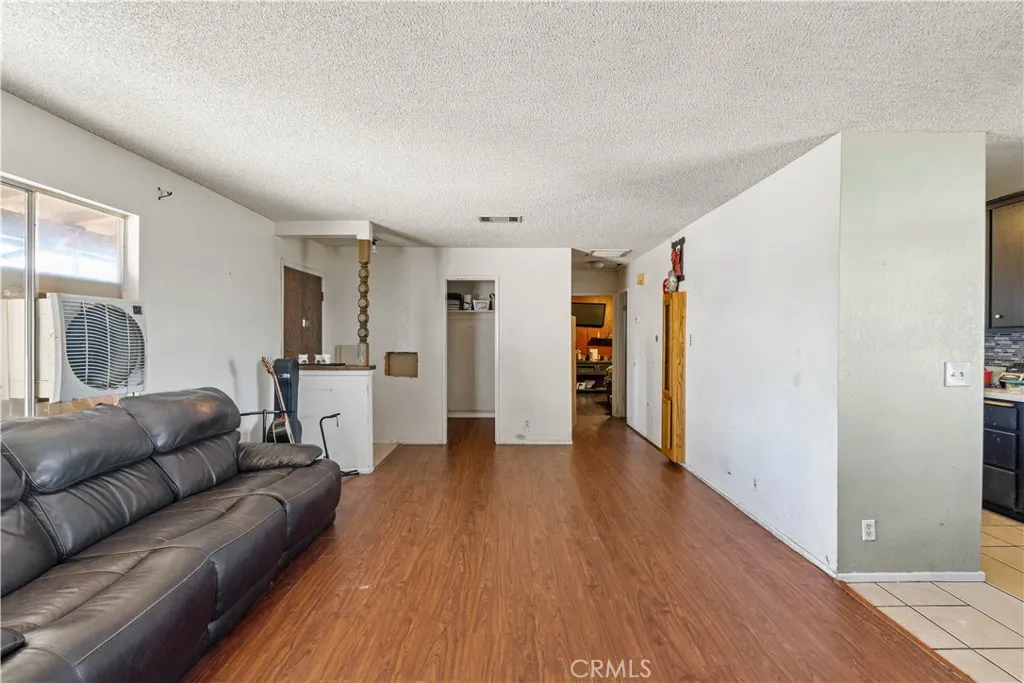 18548 Main Street, Hesperia, California 92345 home-pic-4