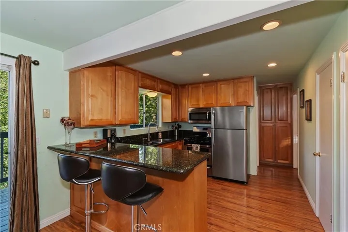 Kitchen And Breakfast Bar