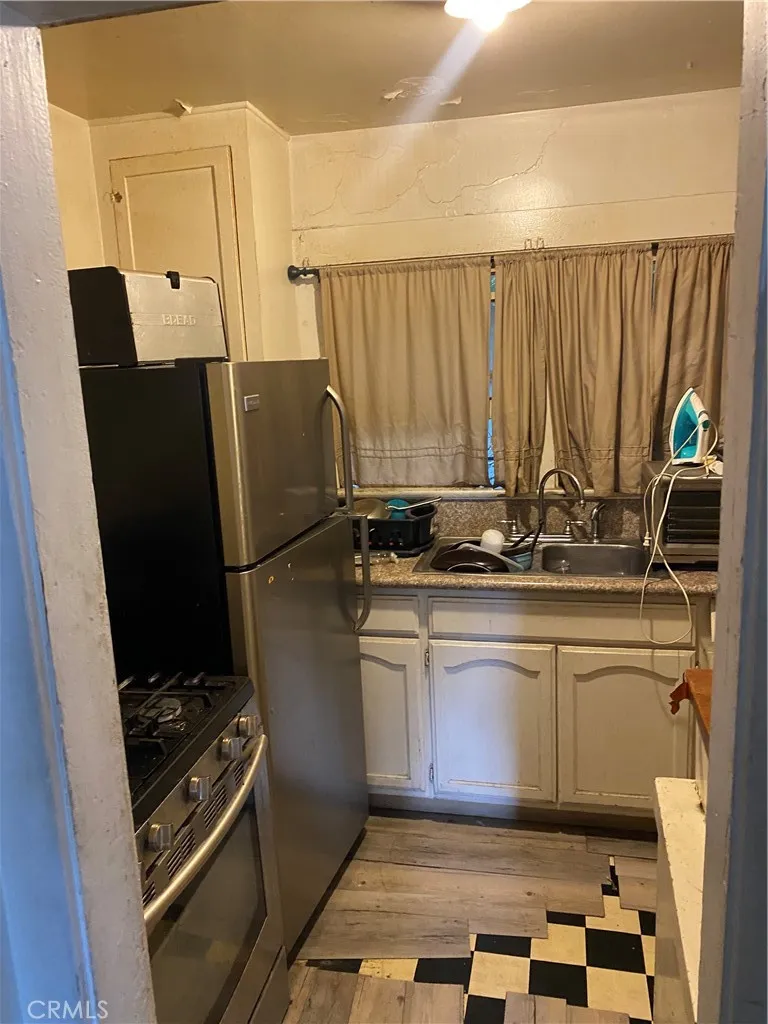 447 W 67th, Los Angeles, California 90003 home-pic-6