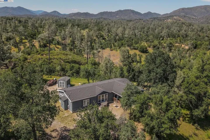 21679 Squaw Grass Trail, Redding, California 96003