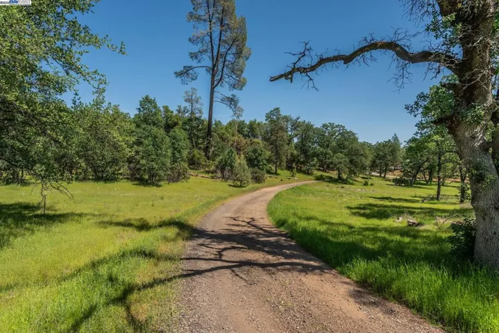 21679 Squaw Grass Trail, Redding, California 96003