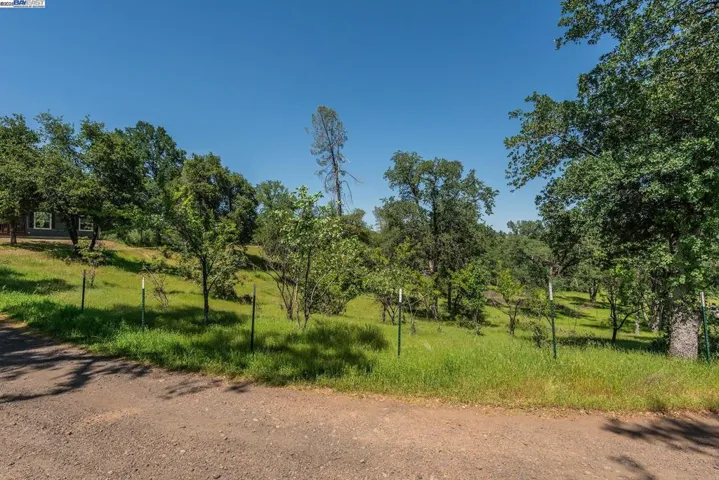 21679 Squaw Grass Trail, Redding, California 96003