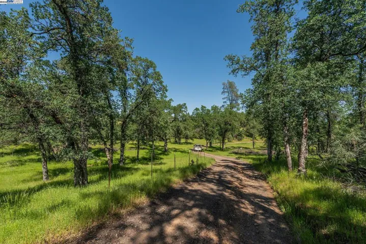 21679 Squaw Grass Trail, Redding, California 96003