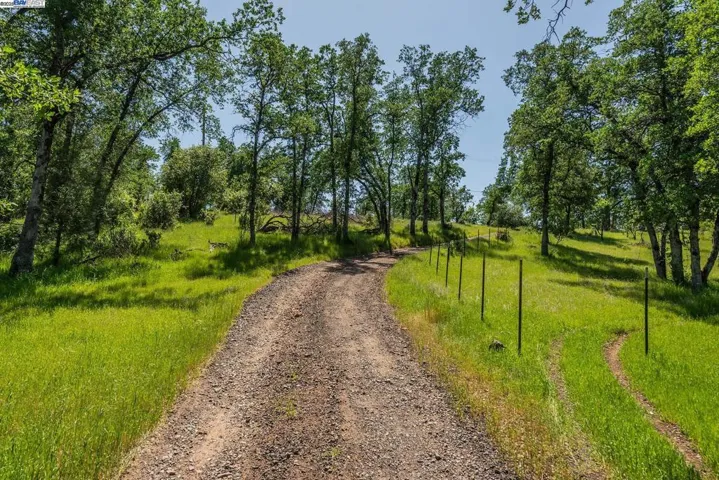 21679 Squaw Grass Trail, Redding, California 96003