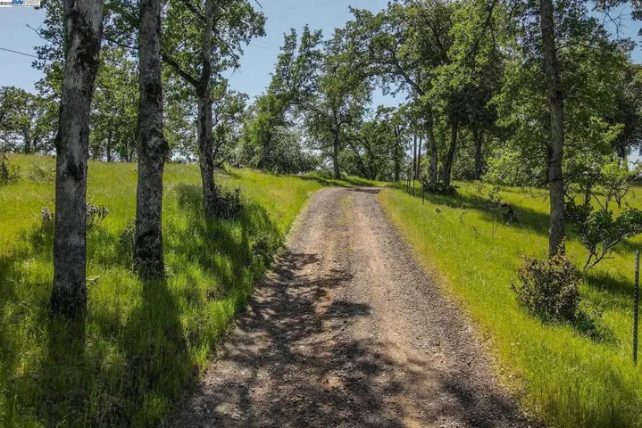 21679 Squaw Grass Trail, Redding, California 96003