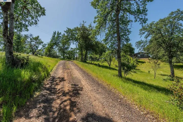 21679 Squaw Grass Trail, Redding, California 96003