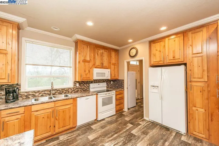 21679 Squaw Grass Trail, Redding, California 96003