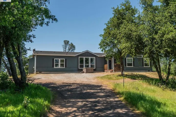 21679 Squaw Grass Trail, Redding, California 96003