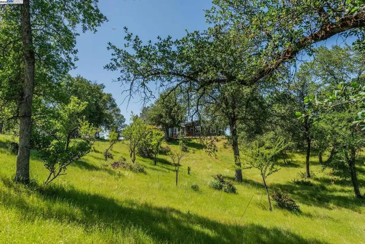 21679 Squaw Grass Trail, Redding, California 96003