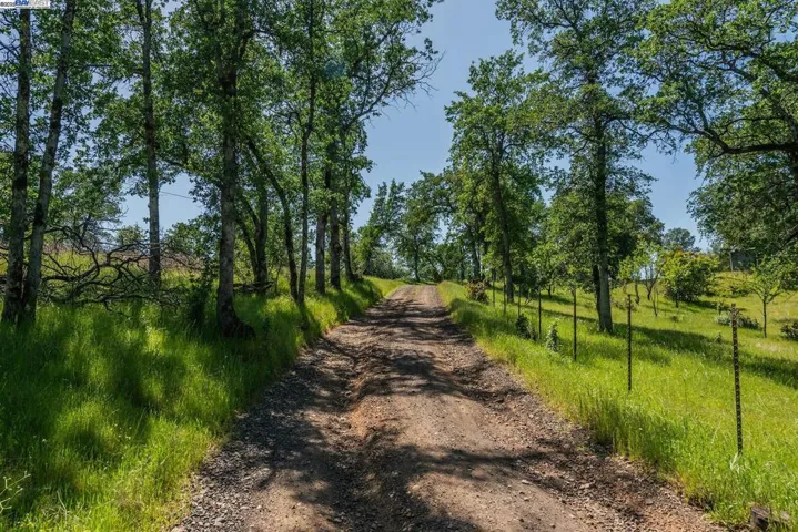 21679 Squaw Grass Trail, Redding, California 96003