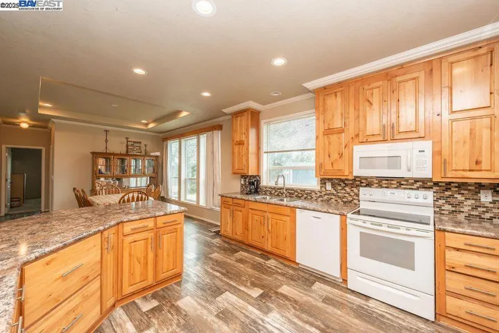 21679 Squaw Grass Trail, Redding, California 96003