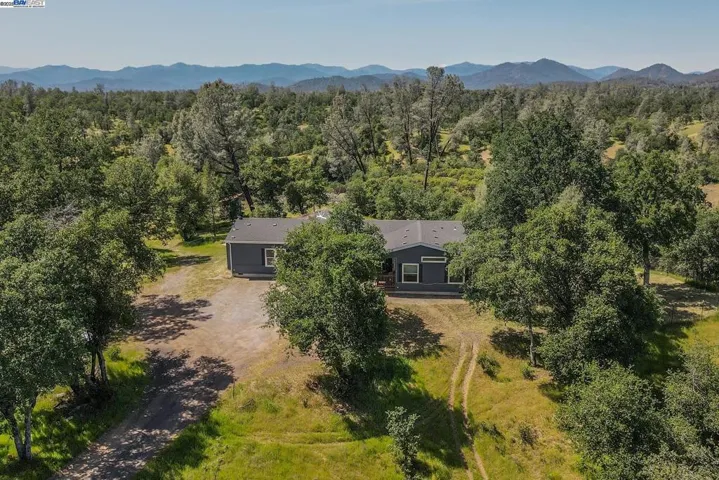 21679 Squaw Grass Trail, Redding, California 96003