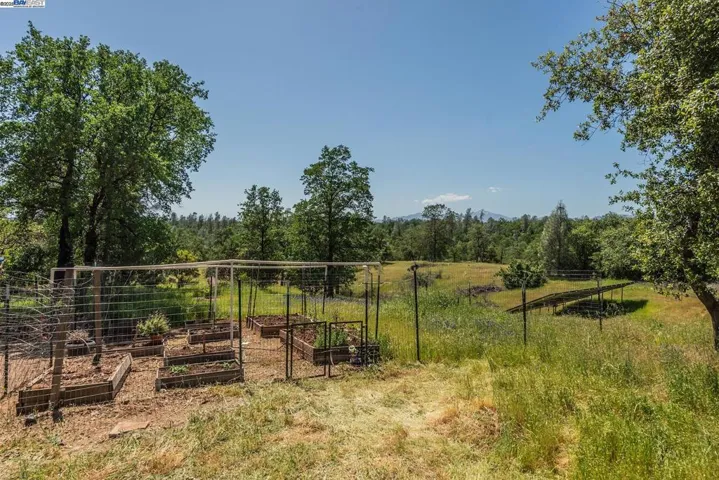 21679 Squaw Grass Trail, Redding, California 96003