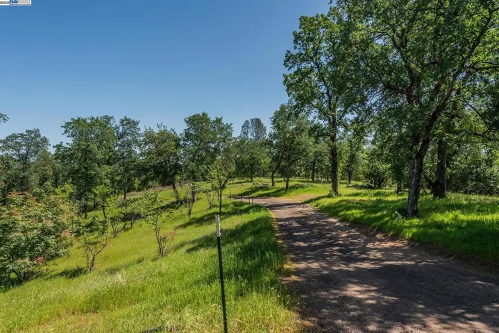 21679 Squaw Grass Trail, Redding, California 96003