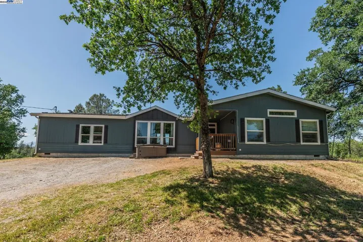21679 Squaw Grass Trail, Redding, California 96003