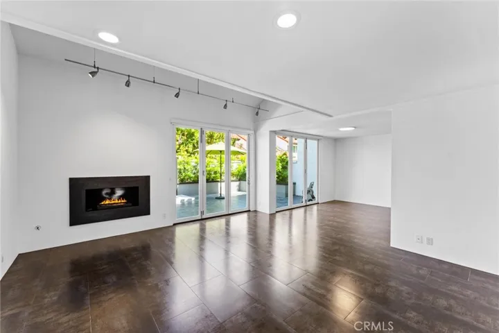 Gorgeous interior with upgrades galore