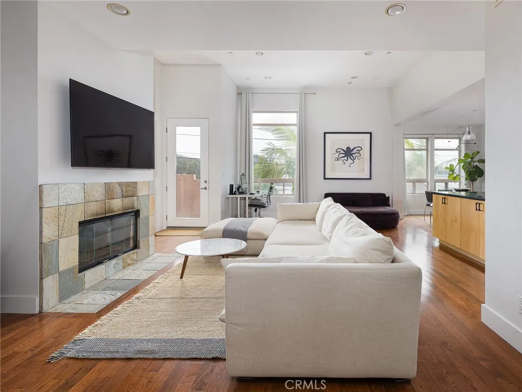1225 E Grand Avenue B, El Segundo, California 90245 home-pic-2