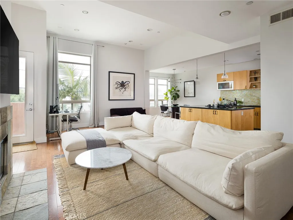 1225 E Grand Avenue B, El Segundo, California 90245 home-pic-1